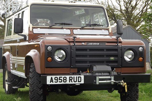 Land Rover 110 County Station Wagon (2)