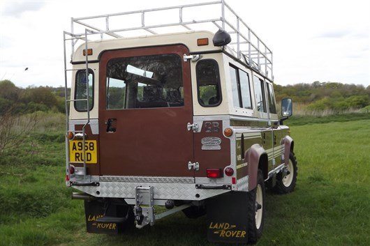 Land Rover 110 County Station Wagon (3)