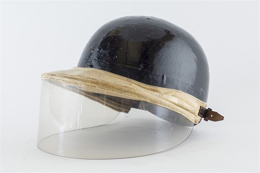 Mike Hawthorne Helmet (2)
