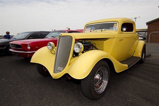 Santa Pod Retro Show '33 Ford