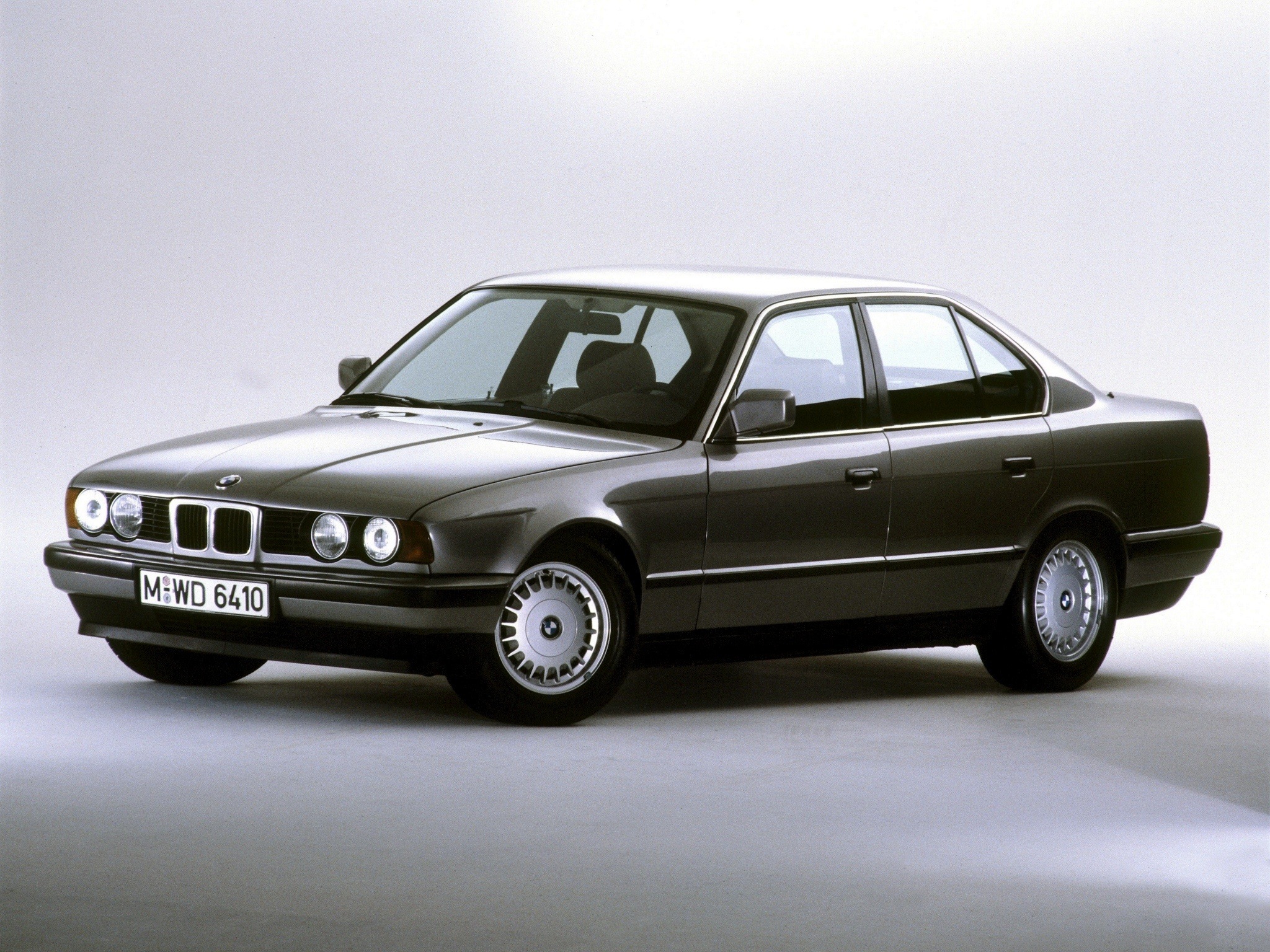 E34 BMW 5シリーズ 540i 後期型 (1993y-1996y) 純正OEM V8 ラジエーター ラジエター コア 純正同等品 パーツ 部品 17112243445 17112242138 Bmw 5 Series 540i 1993⁄05 Engine, Suspension and Price